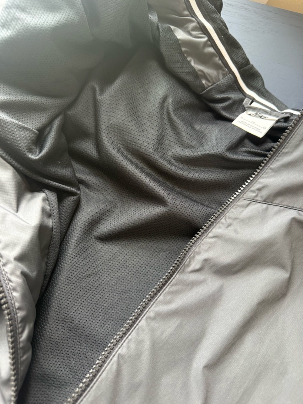 Youth XL, Nike Men's Black Hooded Windbreaker Jacket - Picture 5 of 5